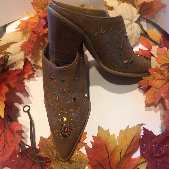 Two Lips Mules - Picture 4 of 6